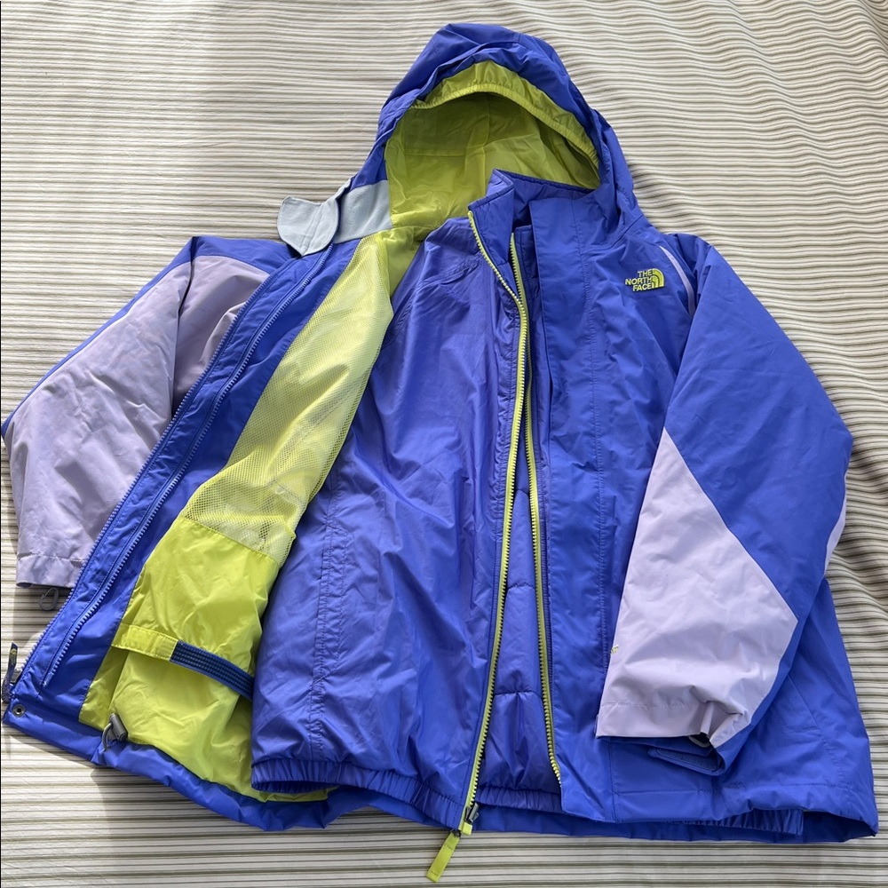 The North Face Kira Triclimate Girls’ Jacket 2-in-1!